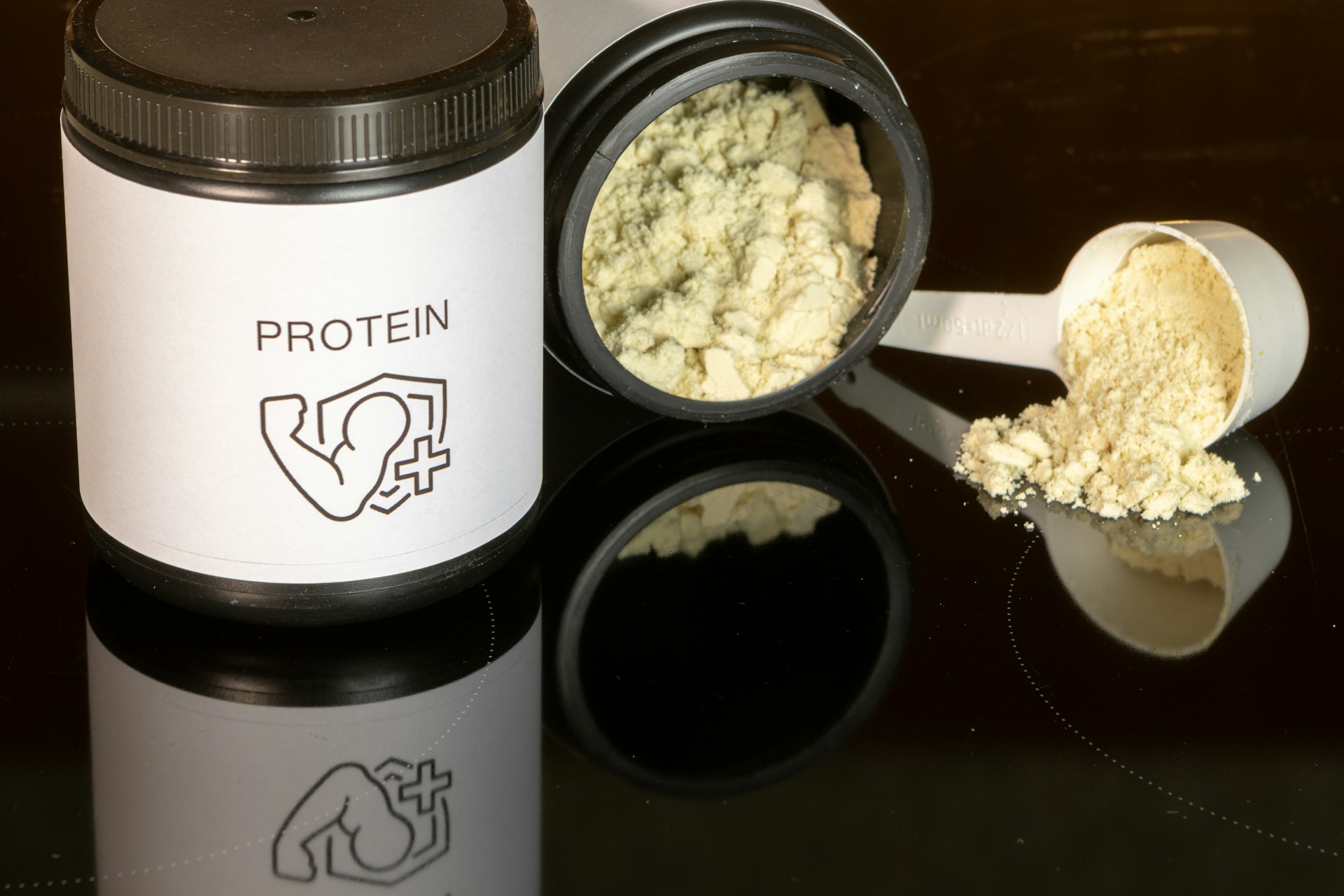 How Many Scoops of Protein Powder Optimal Daily Intake and Usage Pre Workout Guide